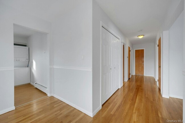 Building Photo - 52 Post Pl