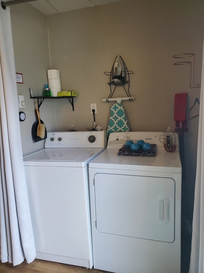 Building Photo - 1006 S Sprague Ave