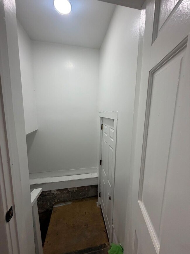 Building Photo - Newly Renovated 3 Bedroom • 1 Bathroom Home