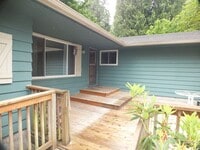 Building Photo - West Linn Classic