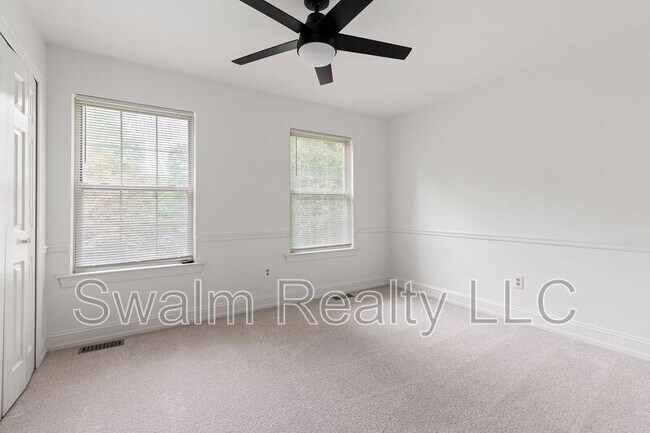 Building Photo - 240 Timber Knoll Dr