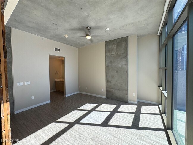 Building Photo - 353 E Bonneville Ave
