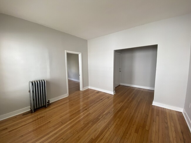 Building Photo - 140 Callender St