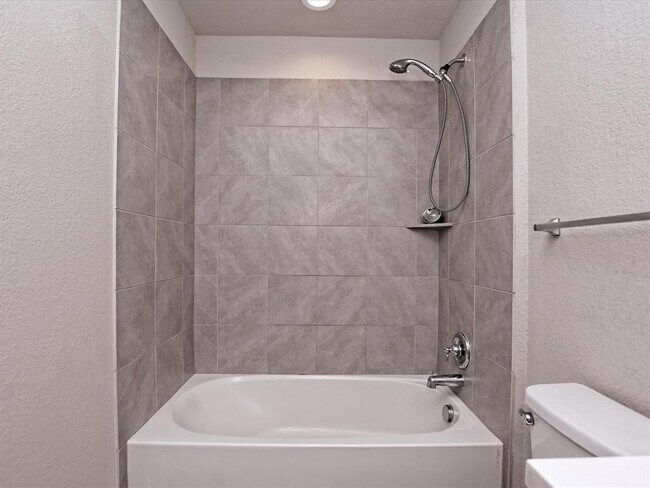 Building Photo - 128 Flexus Ln