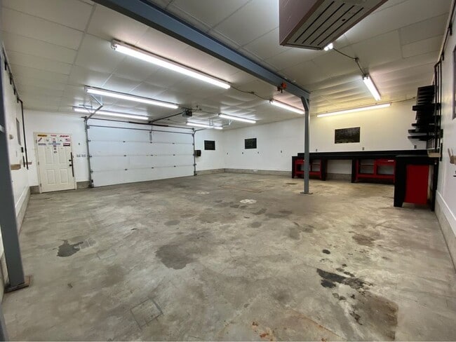 Building Photo - 7012 W 138th Ln