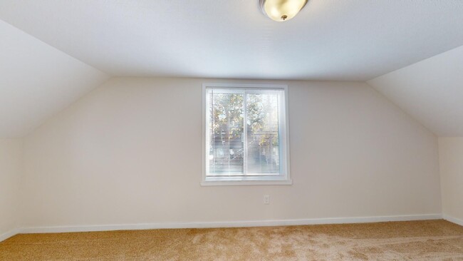 Building Photo - IMMACULATE - Clark / Fulton Area - 3 Bedro...