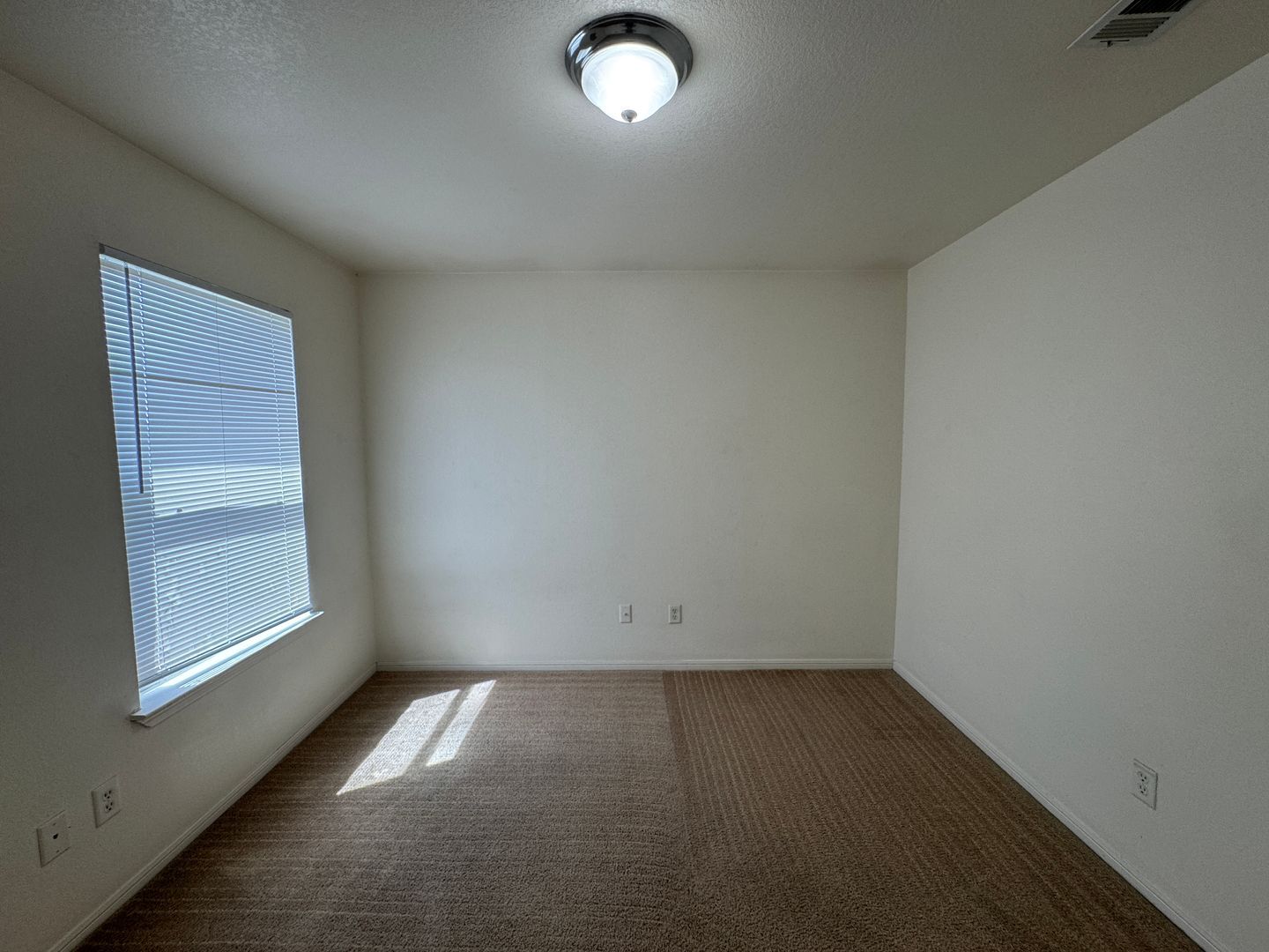 Building Photo - 805 Leifester Cir