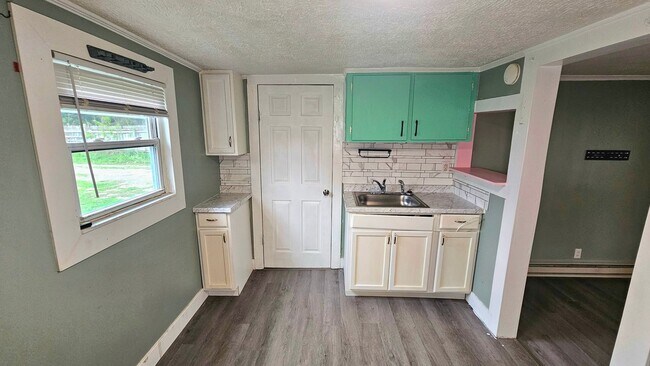 Building Photo - 490 Grand St