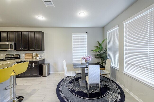Building Photo - 4519 Hronas Dr