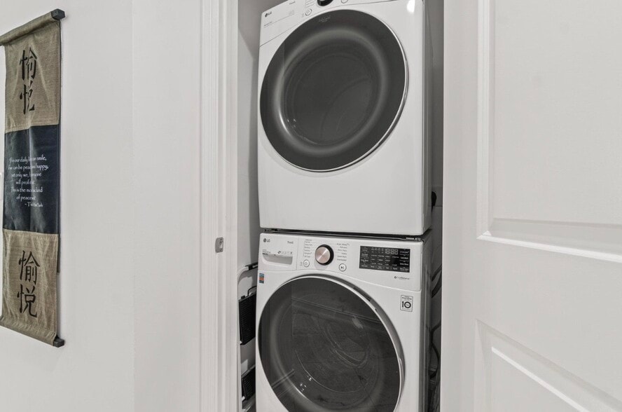 Building Photo - 701 S Olive Ave