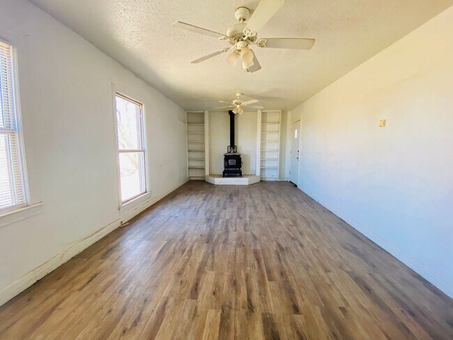 Building Photo - Great 2/1 Home Located in Northwest Lubbock County