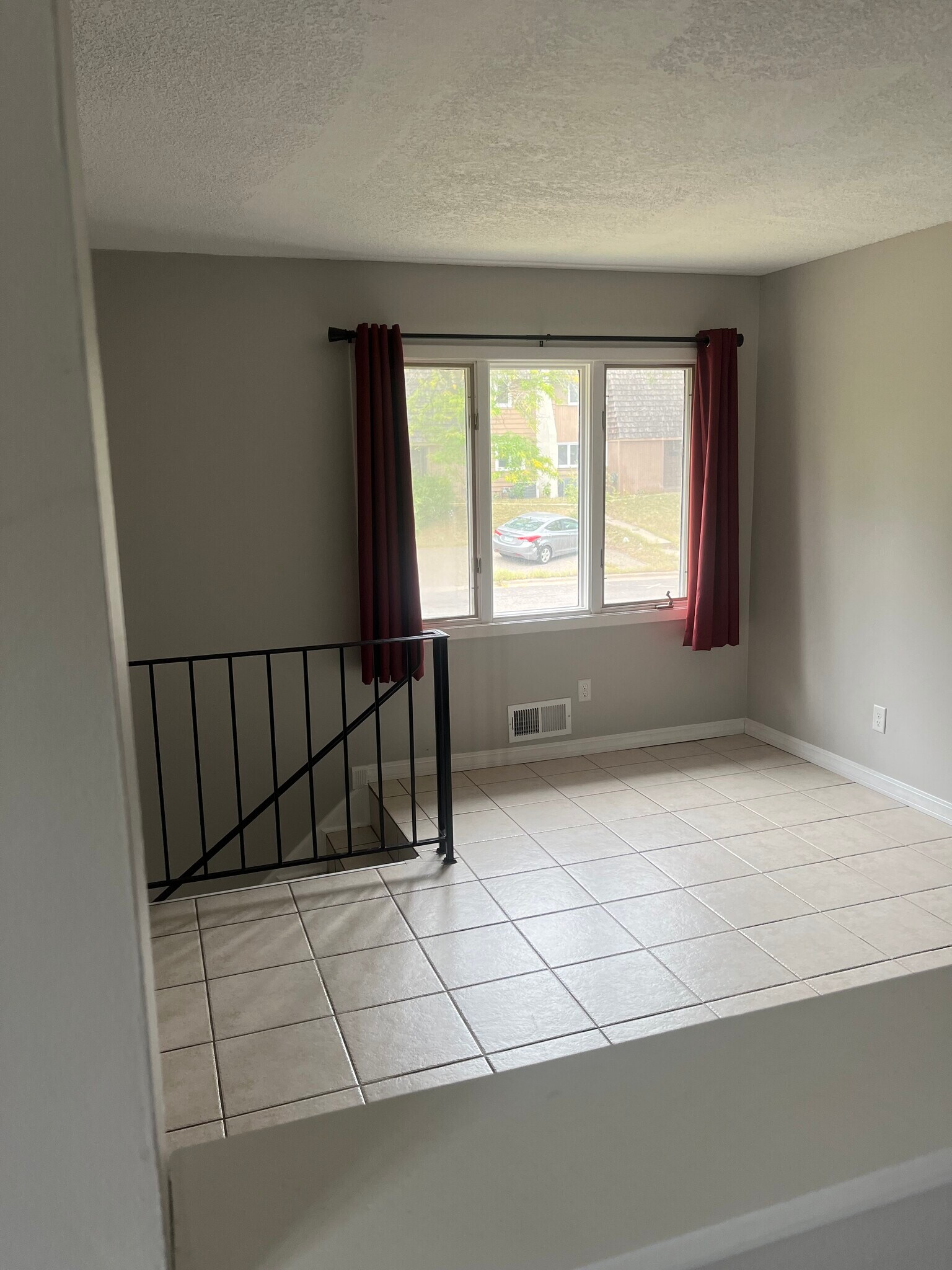 Building Photo - 502 Sunnyside Ln