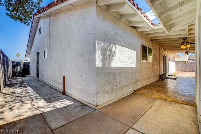 Building Photo - 4367 S Mojave Rd