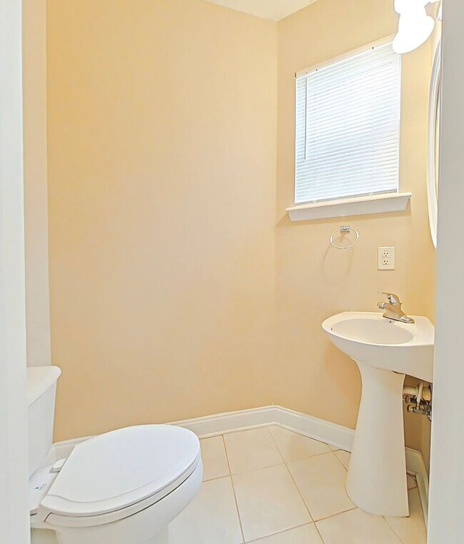 Building Photo - 3 Bed 2.5 Bath Home near Lakeside Highschool