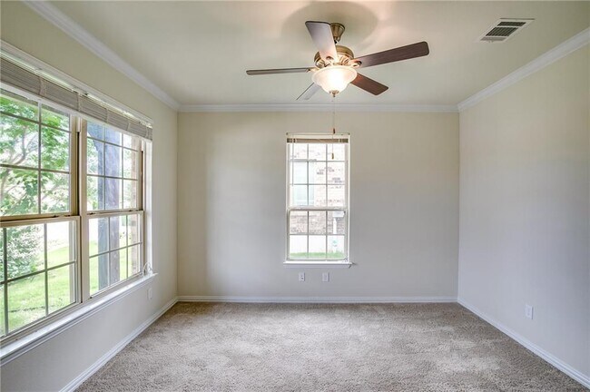 Building Photo - 226 Hot Spring Valley