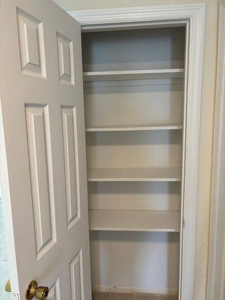 Building Photo - 400 Count St