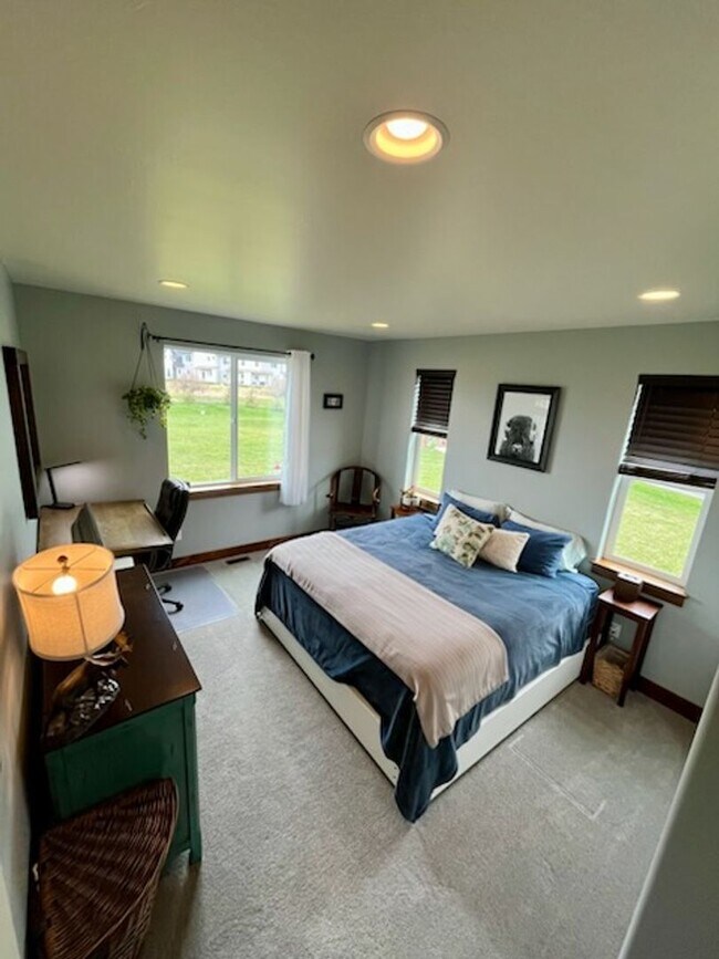 Building Photo - 3 Bedroom Home for Rent in West Bozeman! W...