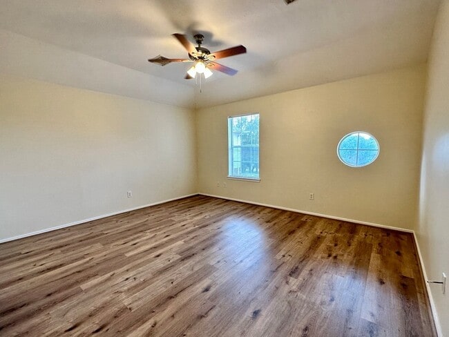 Building Photo - 1838 Strongs Ct