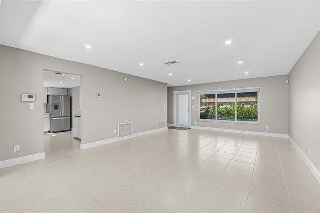 Building Photo - 330 S Golf Blvd