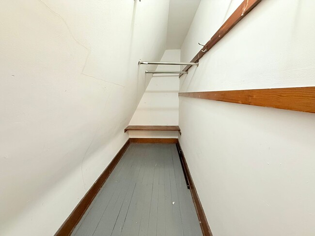 Building Photo - Spacious 3-Bedroom Home with Modern Comfor...