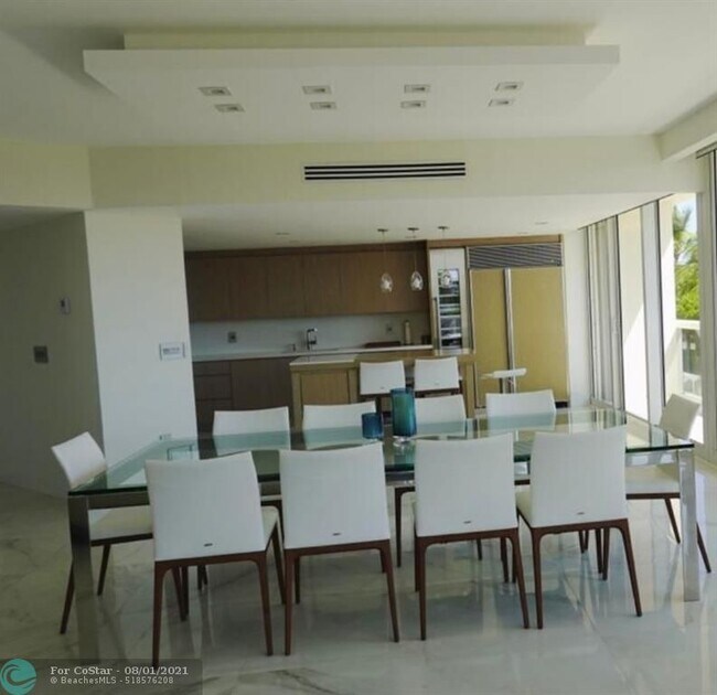Building Photo - 9559 Collins Ave
