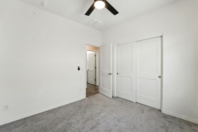 Building Photo - Stunning new build in Glendale, AZ!