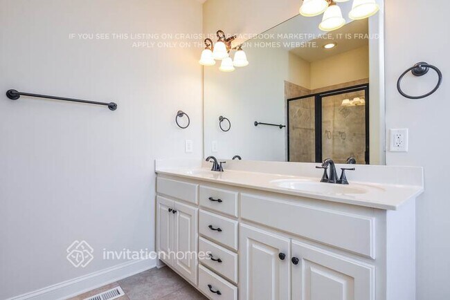 Building Photo - 111 River Knoll Dr