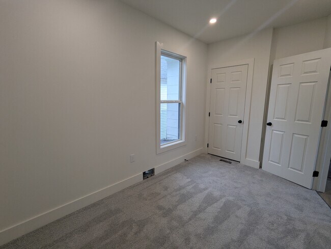 Building Photo - 137 S Wheatland Ave