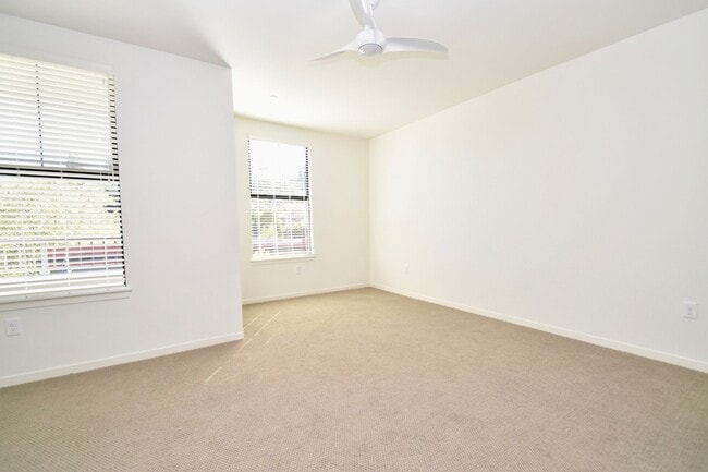 Building Photo - 107 G St