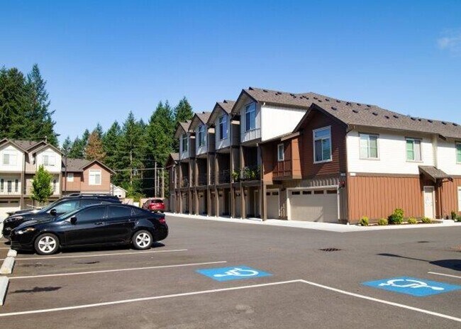 Building Photo - 1 bedroom Townhome with attached garage