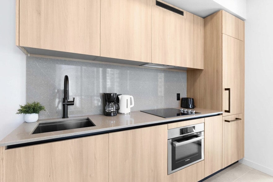 Building Photo - 501 NE 1st Ave