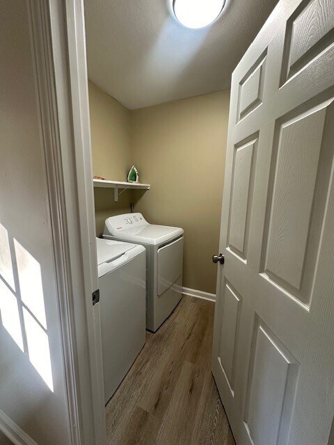 Washer/Dryer - 6702 Songwood Dr