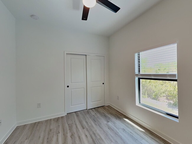 Building Photo - 1127 Highlands Rd