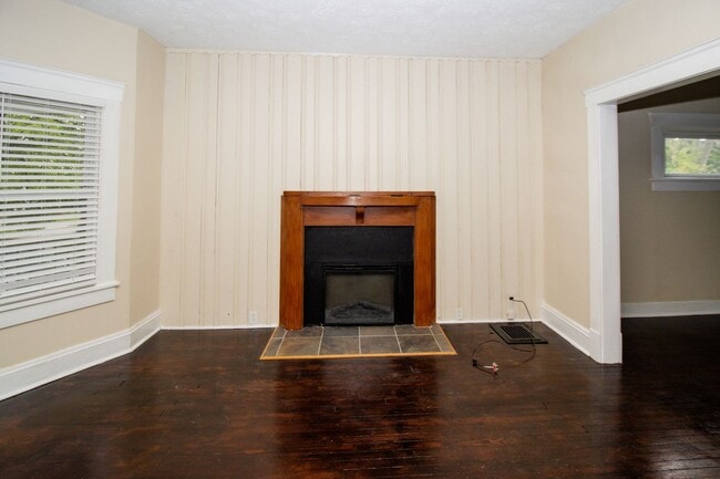 Building Photo - 3 bedroom home near Edgewater Park