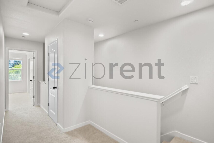 Building Photo - 722 Kingsford Way