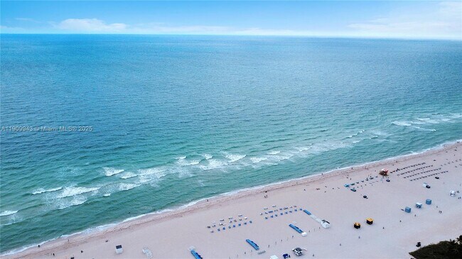 Primary Photo - 1621 Collins Ave