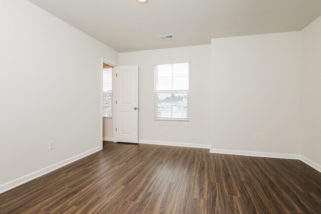 Building Photo - 237 Clydesdale Cir