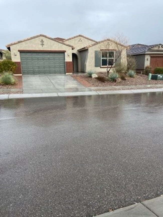 Building Photo - STUNNING NEWER HOME- GATED