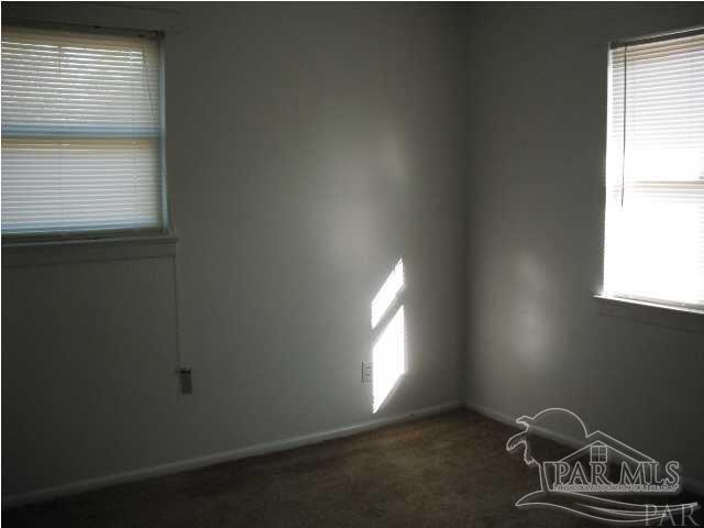 Building Photo - 701 E Montclair Rd