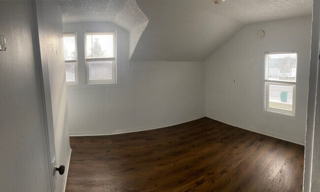 Building Photo - 3bed/1bath house on Homedale Rd.