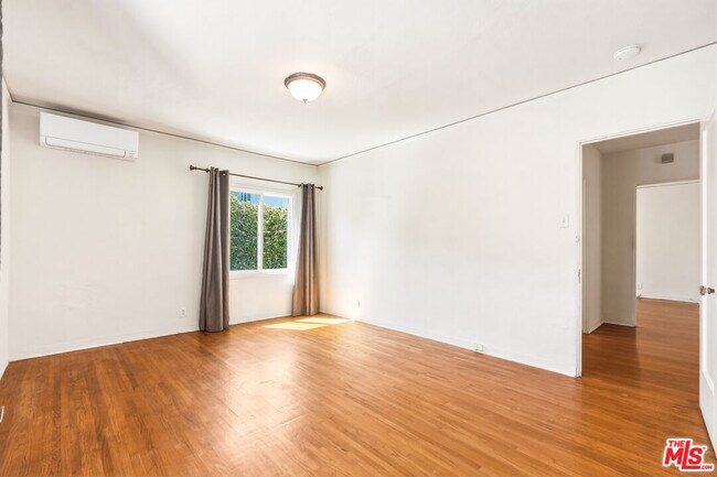 Building Photo - 2613 Cloverfield Blvd