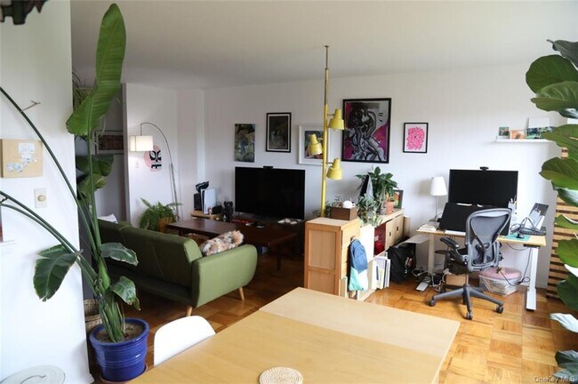 Building Photo - 30 Lake St