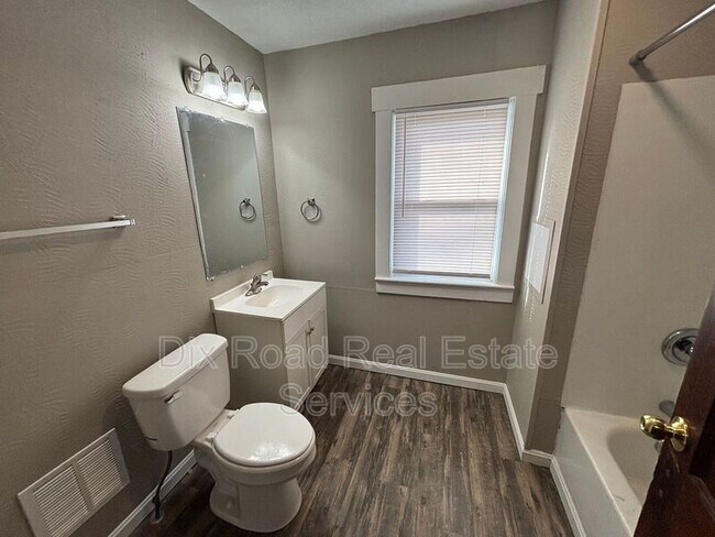 Building Photo - 63 Hallwood Ave