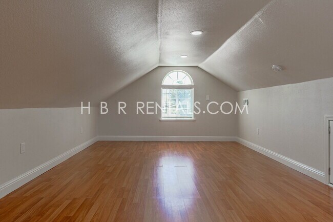 Building Photo - Charming house and Casita - 5-Bedroom Have...