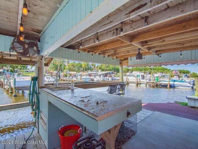 Building Photo - 3965 Canal Dr