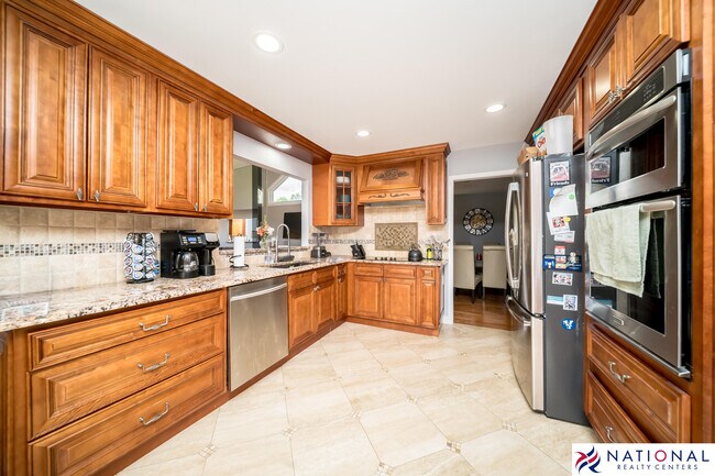 Building Photo - 37709 Glengrove Dr