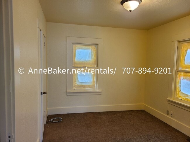 Building Photo - Close to Downtown Cloverdale