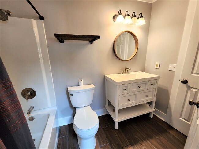 Building Photo - COMING SOON... Beautiful 2BR/1.5BA Townhouse in Hermitage Meadows!