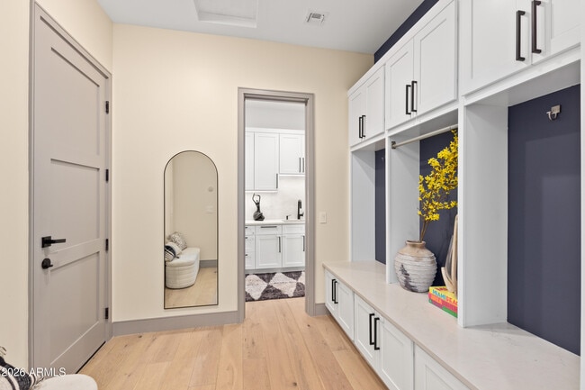 Building Photo - 2912 E Pierson St