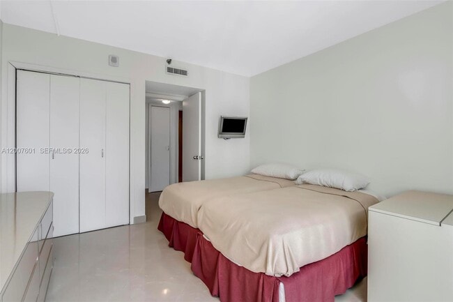 Building Photo - 19707 Turnberry Way